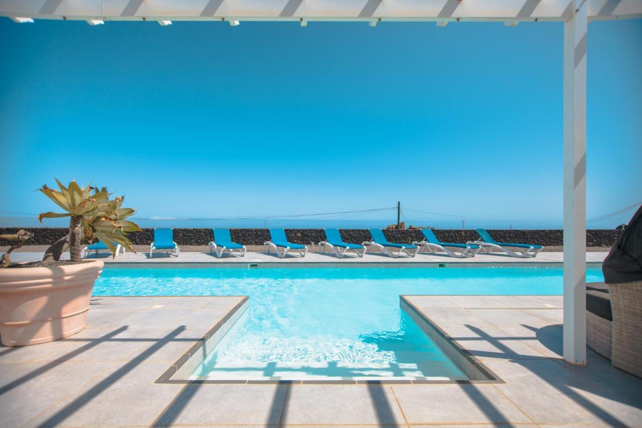 Casa Conil With A Private 25 Meter Heated Pool Villa Exterior photo