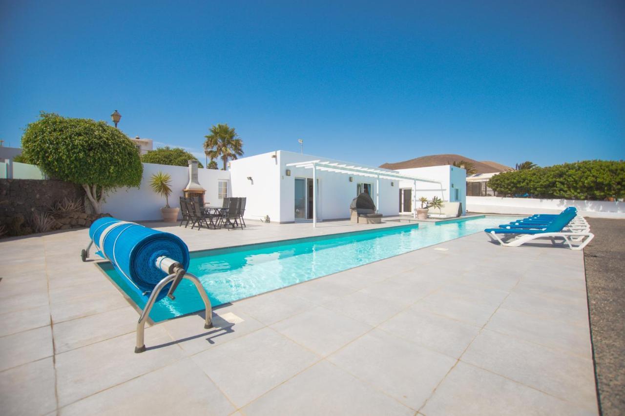 Casa Conil With A Private 25 Meter Heated Pool Villa Exterior photo