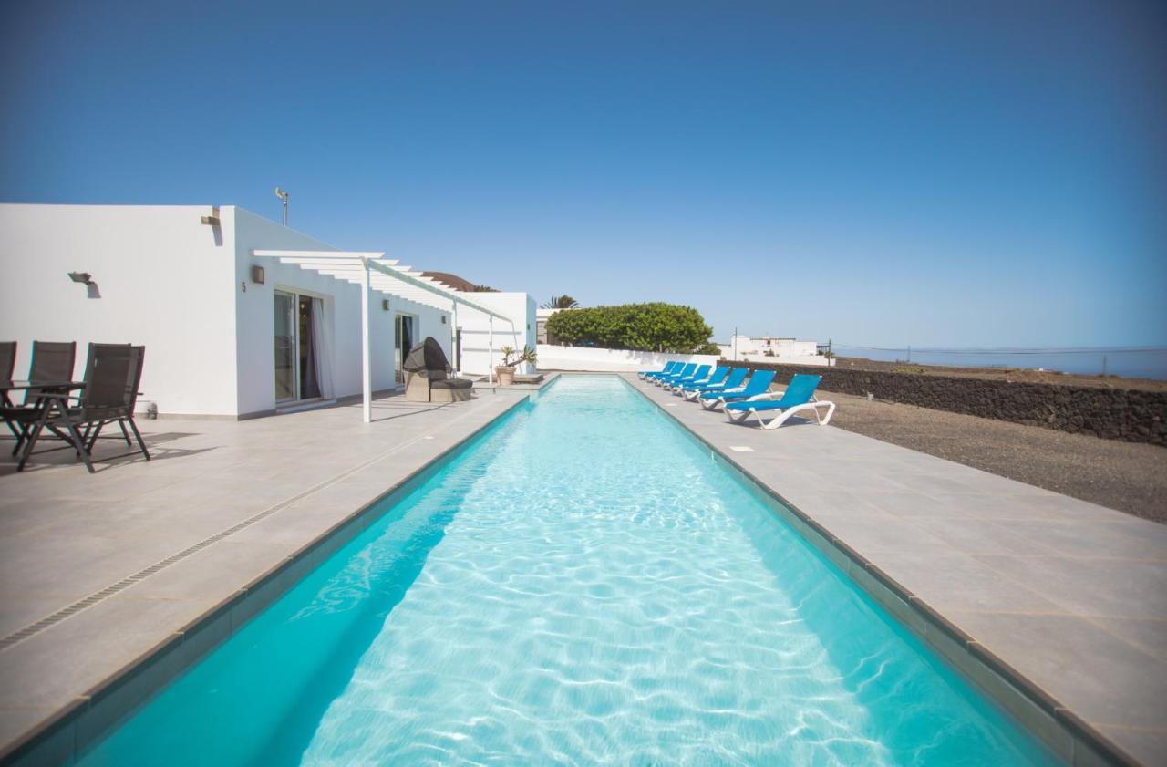 Casa Conil With A Private 25 Meter Heated Pool Villa Exterior photo
